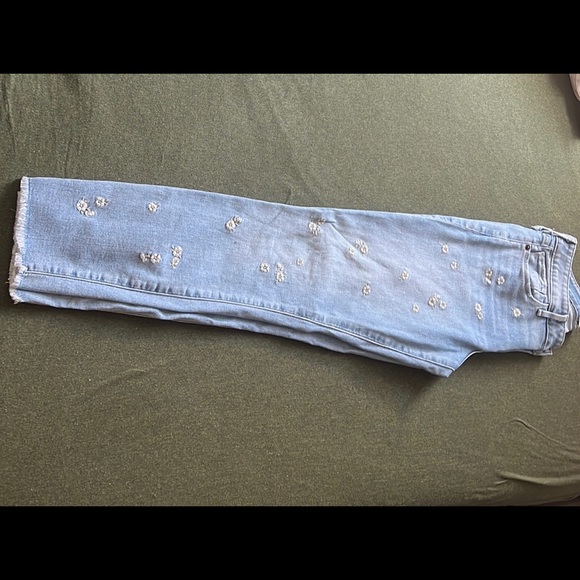 AVAILABLE- Abercrombie Mid rise skinny ankle jeans embroidered floral motif - Picture 2 of 5